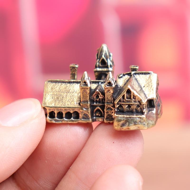 Brass Small House Miniature Fi - Home Office Architecture recension och pris