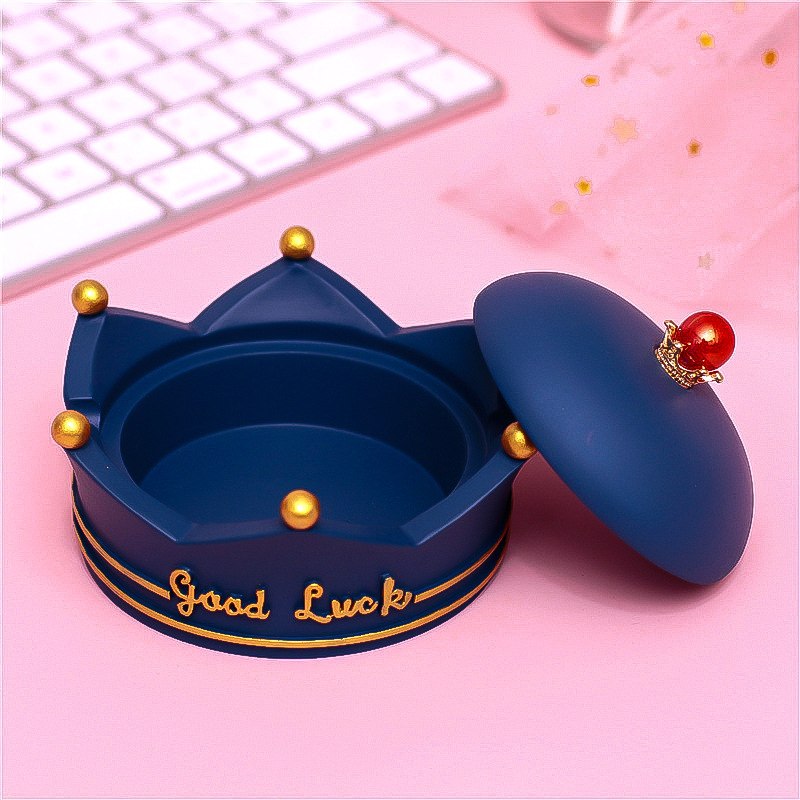 Crown ashtray, lady ashtray. P - Home Office Trend recension och pris