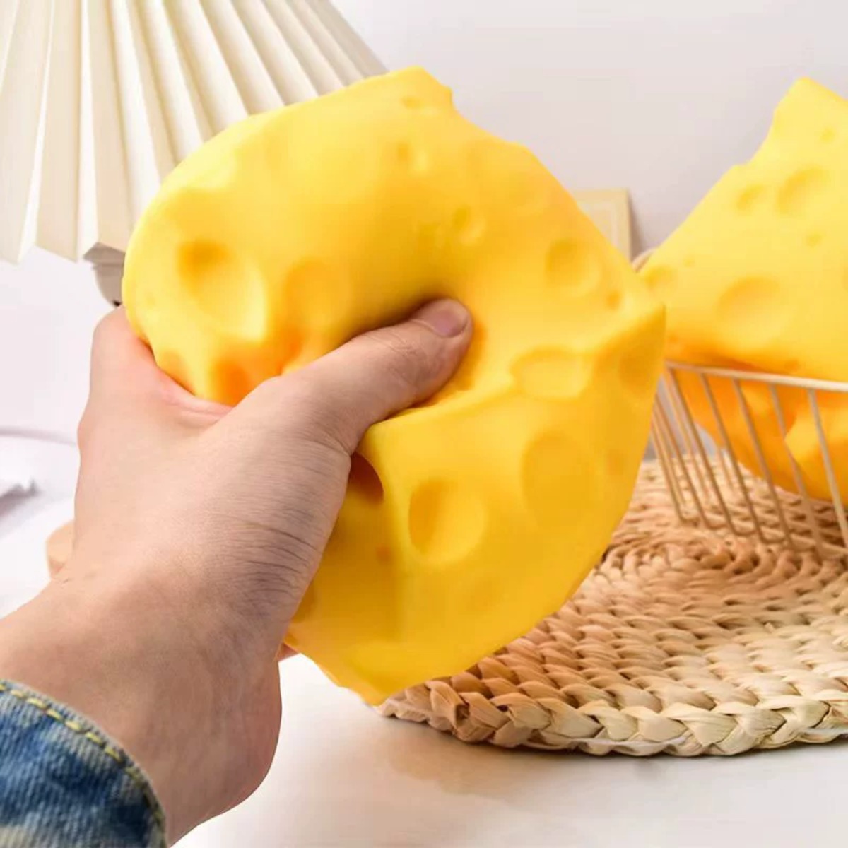 Cheese Stress Ball Squishy Toy - Home Office Living Room recension och pris